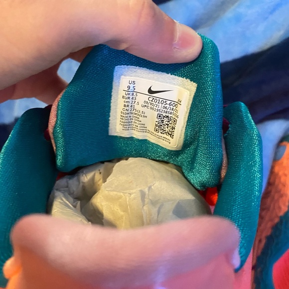 Kyrie 4 - Picture 4 of 9